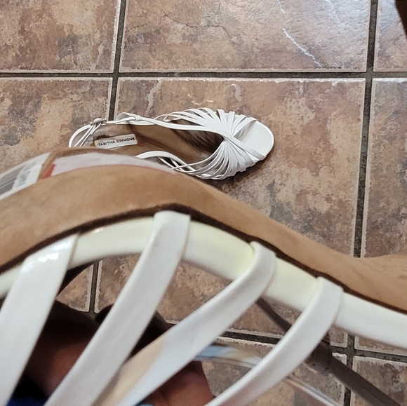 🤑SOLD🤑TABITHA SIMMONS’S WHITE HEELS SANDALS - Picture 14 of 16